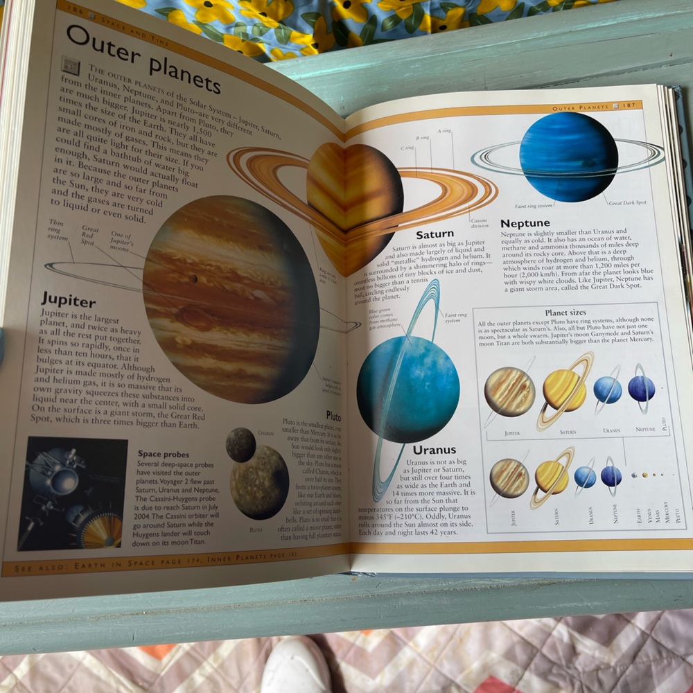 Science encyclopedia book - Picture 10 of 14